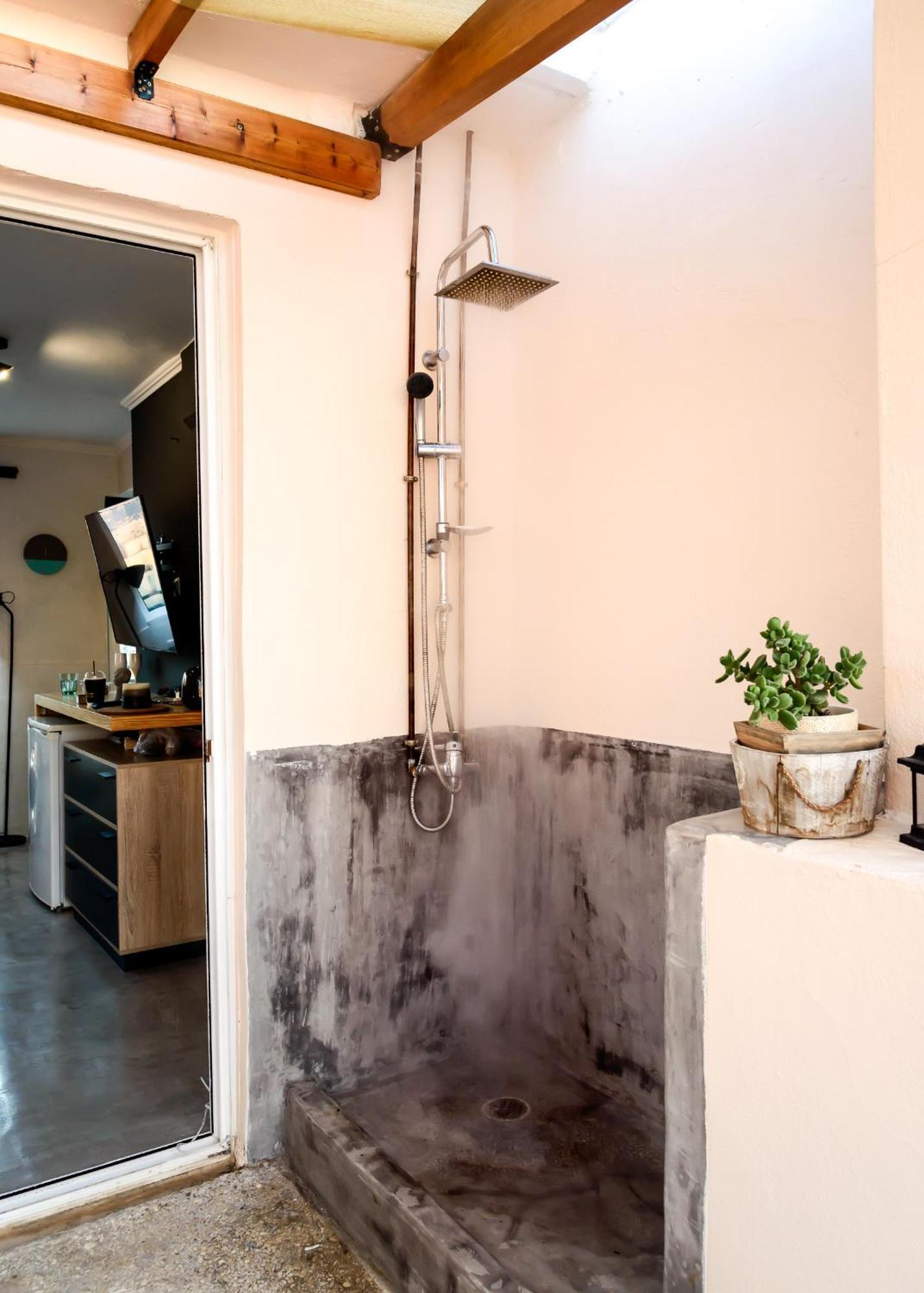 Lucy In The Sky With Diamonds Apartment กาลามาตา ภายนอก รูปภาพ